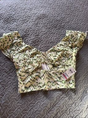 Bar lll island breeze Green Ruffle Sleeve Crop Top